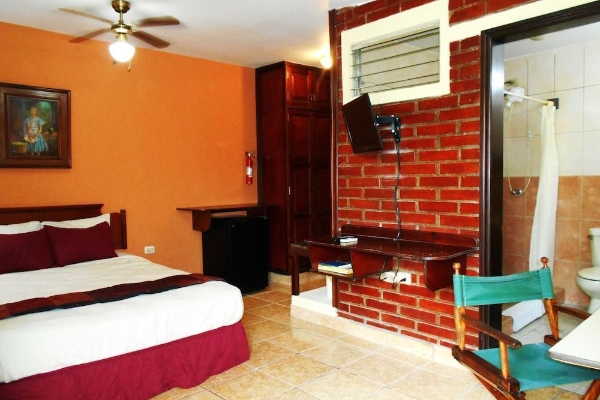 Hotel Suites Los Jicaros (San Pedro Sula)